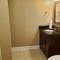 CREEKSIDE-ATLanta Terrace-Level Guest Suite - Atlanta