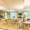 The Owls Nest with Hot Tub and Forest Views! - بورتلاند