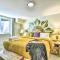 The Owls Nest with Hot Tub and Forest Views! - بورتلاند