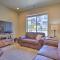 Blue Sky Get-a-Way Townhome with Patio, Grill - 华盛顿