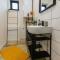 Sunny Apartment With Free Parking