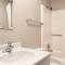 Super 8 by Wyndham Lincoln North