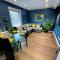 Cozy Two Bedroom - A Stroll from Gardens to Beach - With Parking