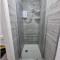 Modern 3 bedroom house, 3 Bathroom, secure parking, Wi-Fi & Garden - Leeds