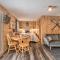 Quaint Table Rock Lake Hideout with Pool Access - Reeds Spring