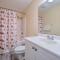 Calm Coastal Haven with 2 Balconies Near Beach - كارولينا بيتش