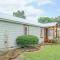 Ledgerock lake house! Boat included march-October,outside bar, Pool table,family fun center