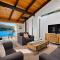 Queenstown Lakefront Dream 4 Bed