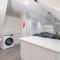 Crown Place 2 & 3 Bedroom Luxury Apts with Parking in Shepperton By 360Stays - Shepperton