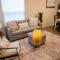 Fabulous King Size Bed in a Gated Neighborhood!