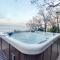 Premium villa, heatable infinity pool, jacuzzi and seaview, beach and city just 10min by foot