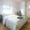 Buck - En-suite Room in Canalside Guesthouse - Burnley