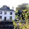 Buck - En-suite Room in Canalside Guesthouse - Burnley