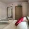 Turner - En-suite Room in Canalside Guesthouse - Burnley