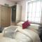 Turner - En-suite Room in Canalside Guesthouse - Burnley
