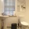 Turner - En-suite Room in Canalside Guesthouse - Burnley