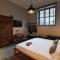 GARAGE47 Storica Officina Meccanica LOFT B&B iN PIENZA