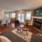 Lovely J Home -Stunning river view cozy two bedroom private suite