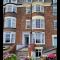 Seaside ground floor flat WIFI & FREE parking
