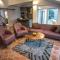 Modern Waterfront 3-Bed Apartment