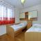Apartment and room Mare