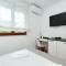 Apartment and room Mare