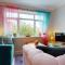 Contemporary 2 Bed Apartment With Private Garden
