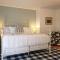 Sand Bar Cottage Inn