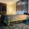 Super 8 by Wyndham Pratt - Pratt