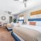GAMEROOM, King Beds, Movie Projector, Heated Saltwater Pool, Golf and Games!