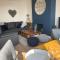 WORTHING BEACH 180 - 2 bed seafront apartment with private parking