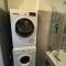 Spacious 3bd top floor flat close to lake (103m²)