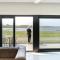 Detached villa with views over Lake Veere - 坎珀兰