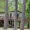 2 BDRM Treehouse Hideout- Lake Conroe with Boat ramp