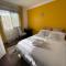 Charming AC 2-bedroom apartment Antibes city center family, couples friendly
