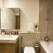 HiGuests - Waterfront Luxe Apt with Bluewaters Island Views - Dubaj
