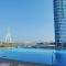 HiGuests - Waterfront Luxe Apt with Bluewaters Island Views - Dubaj