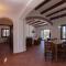 Lets Holidays 7 Xemeneies house