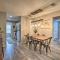 Modern Condo with Deck about 7 Mi To Branson Landing!