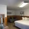 Saddle & Surrey Motel