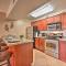 South Sedona Condo with Pool Access - Walk to Shops! - سيدونا