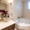 Akratas Elegant Luxury Suite