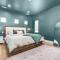 New Mountain Retreat with Hot Tub & Putting Green