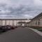 Mackinaw Beach and Bay Inn & Suites