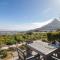 Camps Bay One Bedroom apartment - luxury stay with sea viea