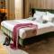SCHUSTER Boarding House