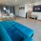 hermoso apartamento en pozos colorados con playa privada y doble vista al mar