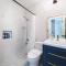 King Bed Mermaid suite - heart of Palm Beach, free parking included