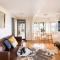 Y Vue - Beachside Apartment with Ocean Views