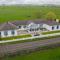 Alton Villa, Sleeps 12, Great for Families, Undercover Hotub & Games Room